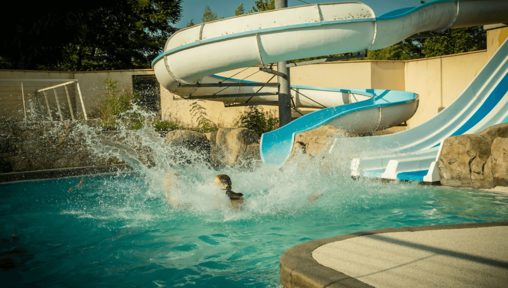  Camping piscine toboggan sud de la France 